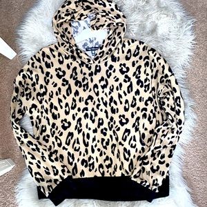 Tart intimates Lounge hoodie sweater Size Large, Like New. Cheetah print